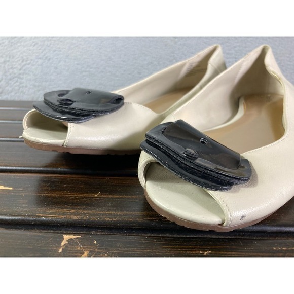 Simply Vera Wang Flats Womens 10 Nude Gold Buckle Slip On Work Shoes Elegant - Picture 10 of 11